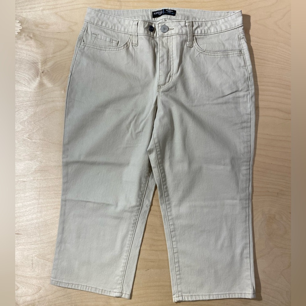 Riders by Lee Tan Mid Rise Capri Pants 10M (PY)